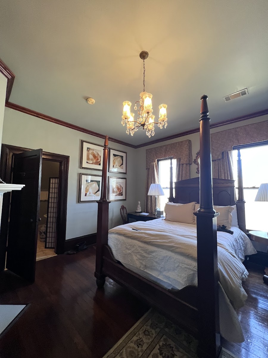 The Town House Inn photo 2