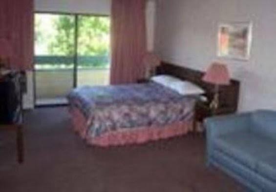 Recreation Inn & Suites Kelowna photo 2