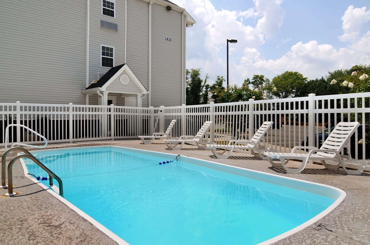 Microtel Inn & Suites by Wyndham Huntsville photo 3