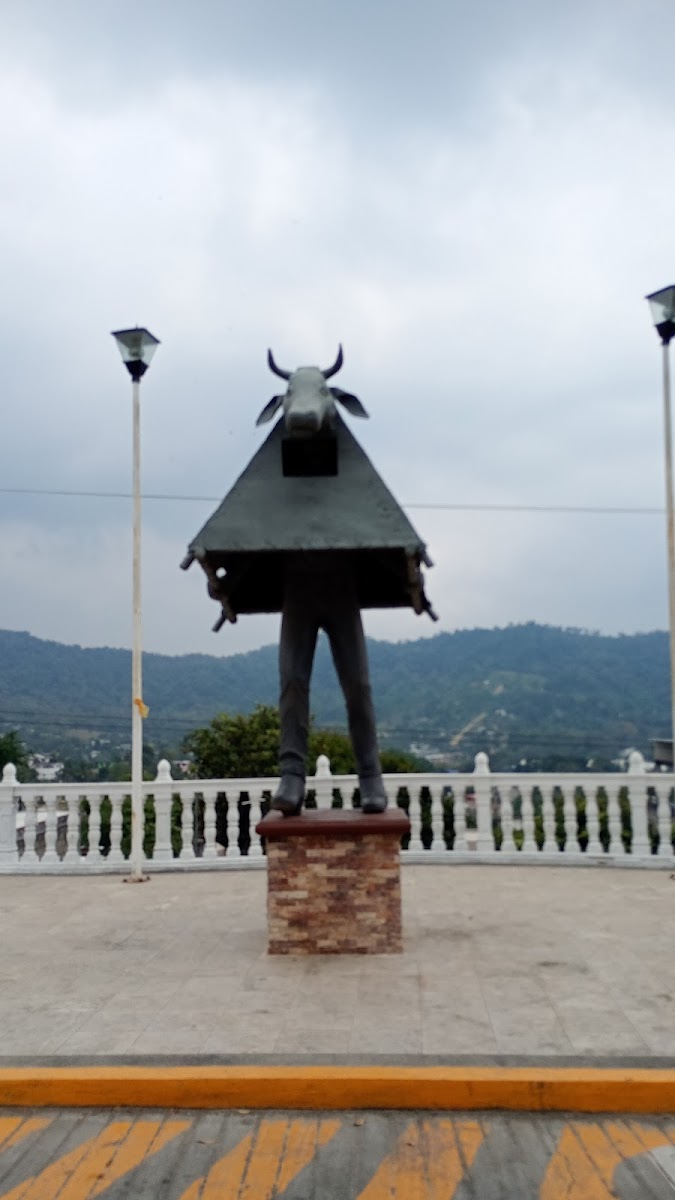 Monumento Danza De La Vaca