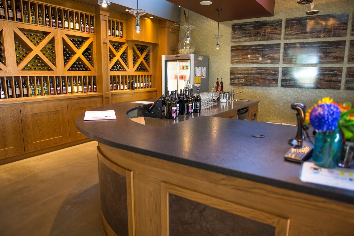 Cooper's Hawk Vineyards and The Vines Restaurant Canada