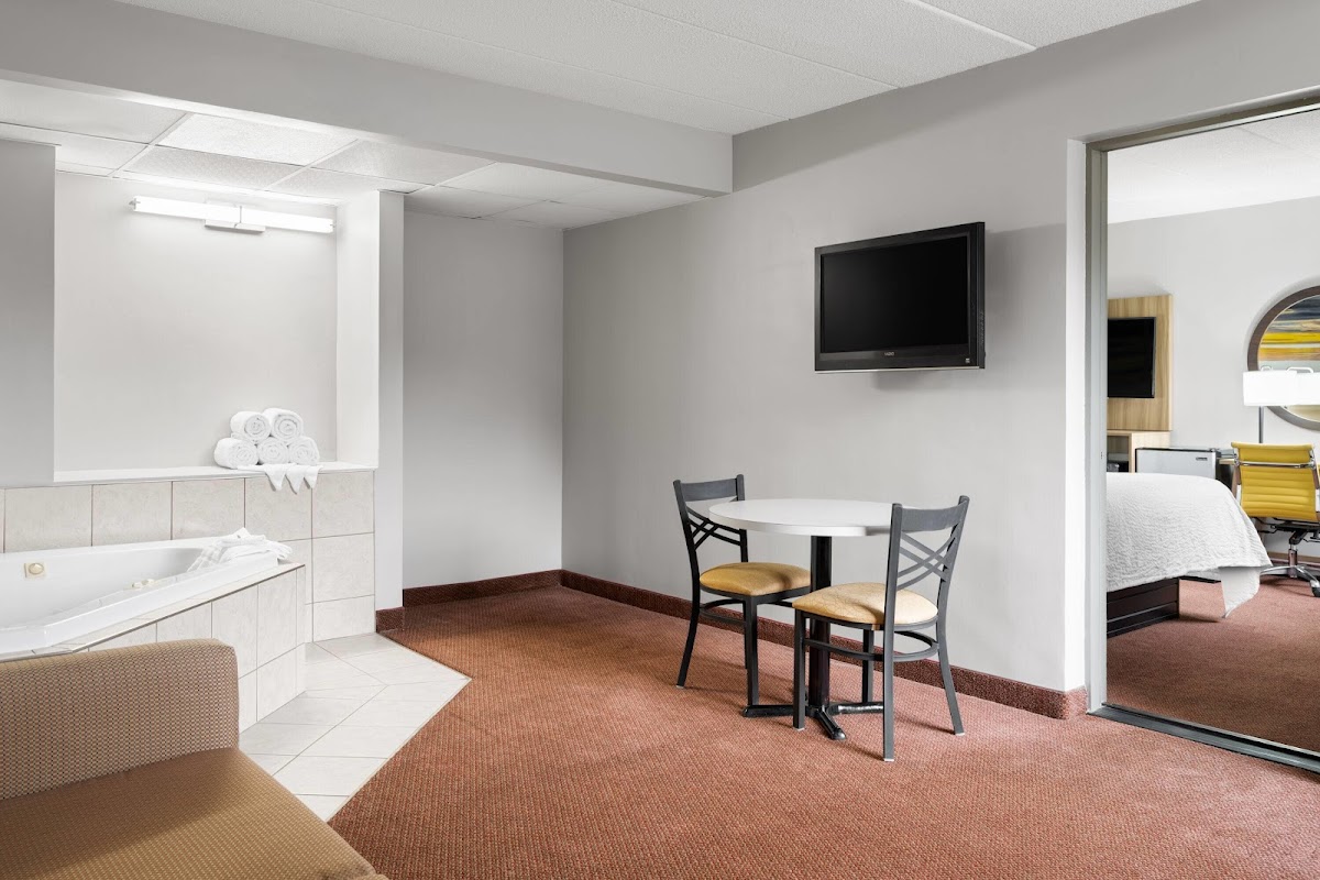 Days Inn by Wyndham Hagerstown I-70 photo 2
