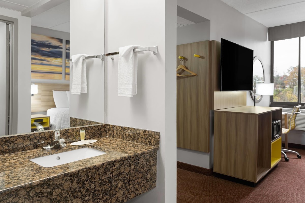 Days Inn by Wyndham Hagerstown I-70 photo 3