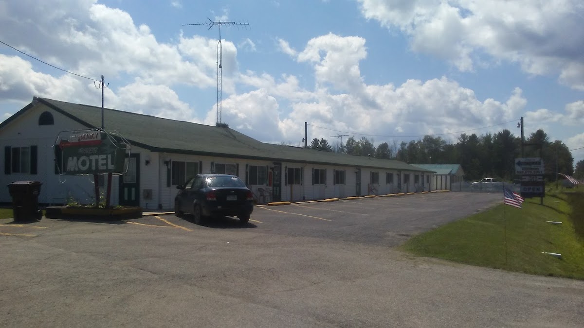 Estey Pines Motel