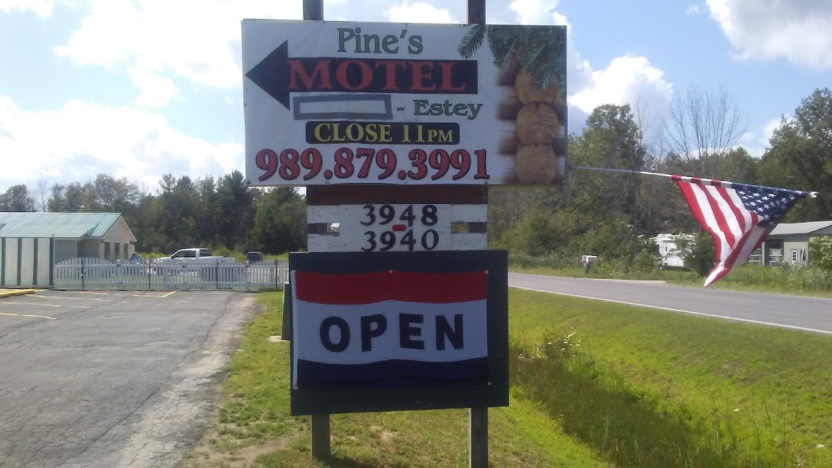 Estey Pines Motel photo 2