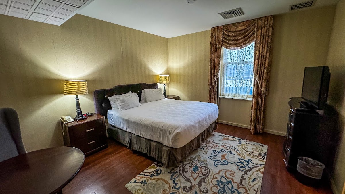 Hotel Winneshiek photo 2