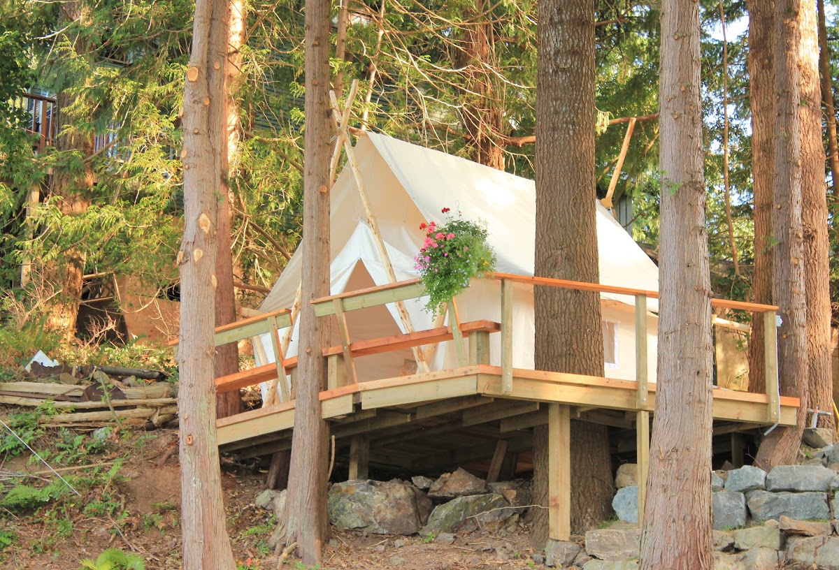 Bowen Island Lodge photo 2
