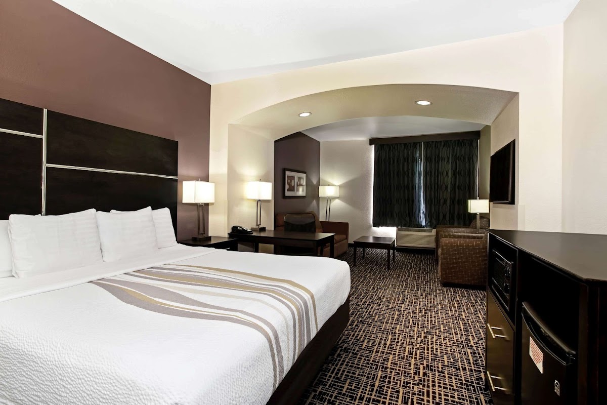La Quinta Inn & Suites by Wyndham Denver Gateway Park photo 2