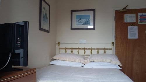 Castleton Hotel photo 2