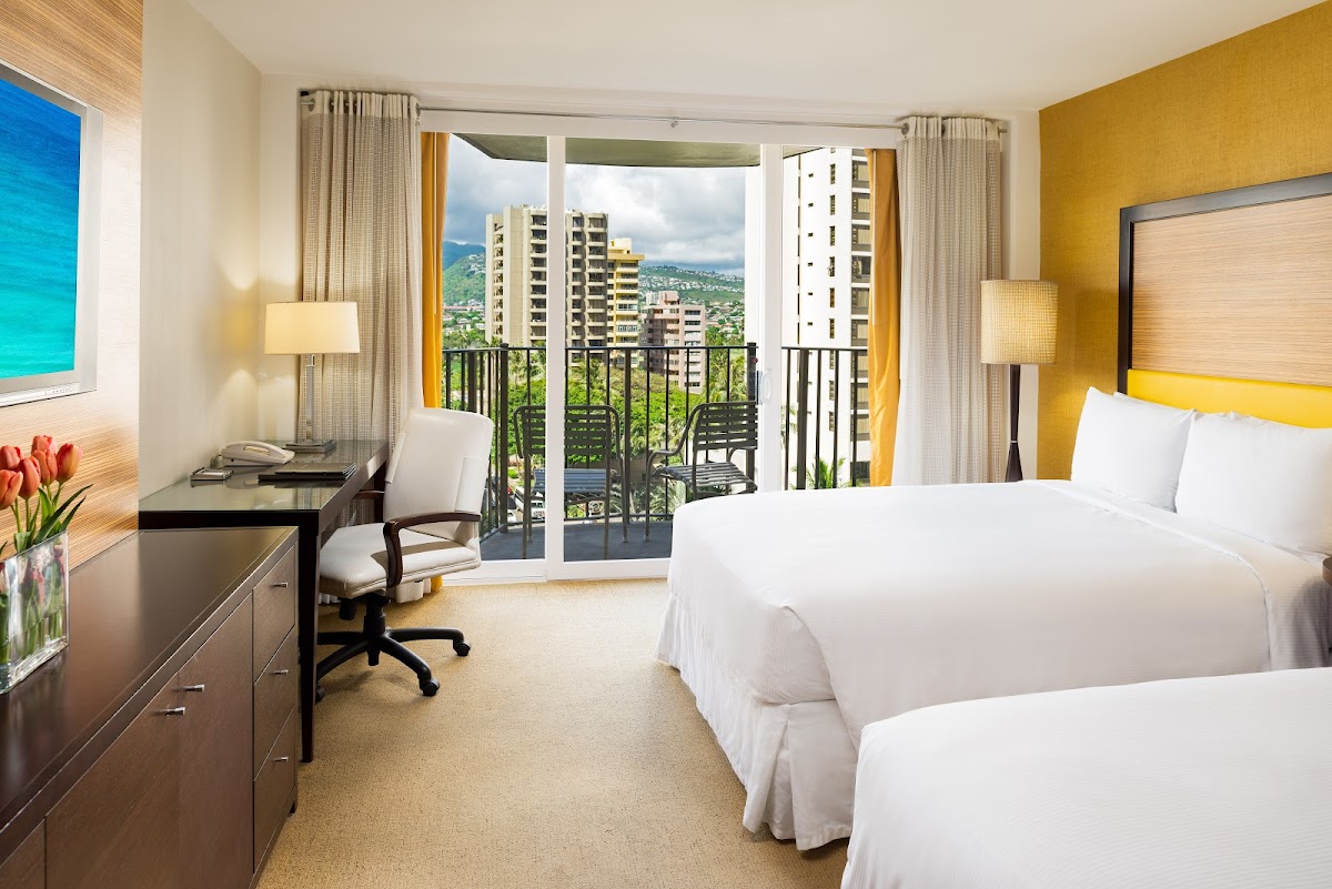 Hilton Waikiki Beach Resort & Spa photo 2