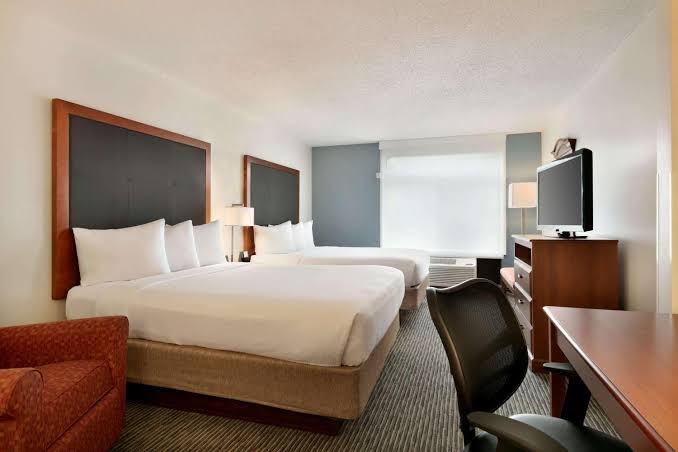 Wingate by Wyndham Vienna Parkersburg photo 2