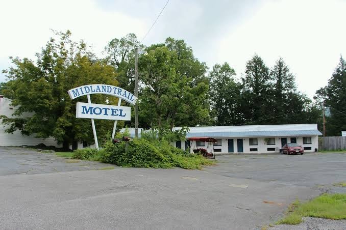 Midland Trail Motel photo 2