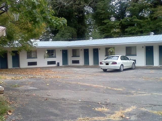 Midland Trail Motel photo 3