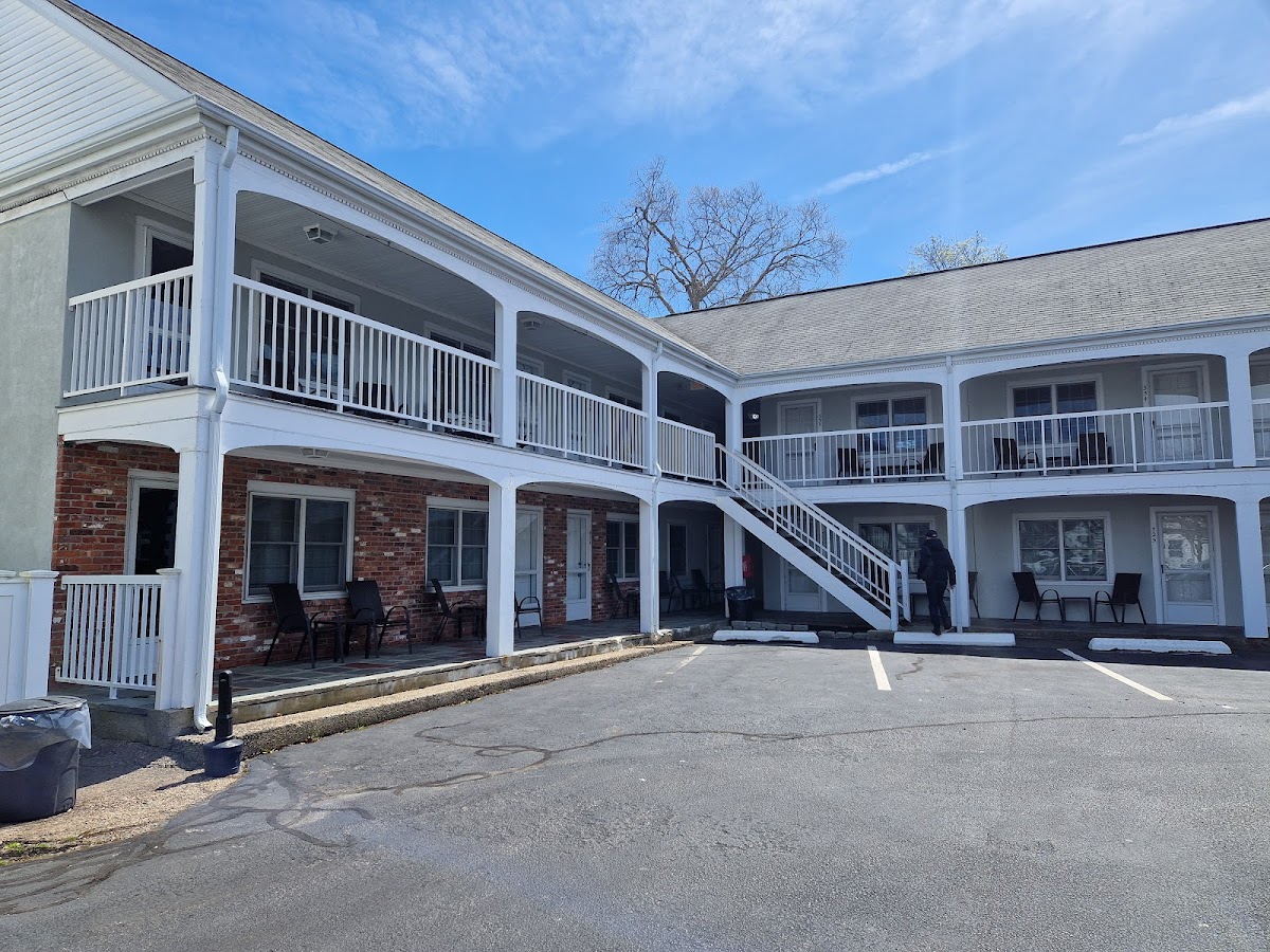 Hyannis Inn