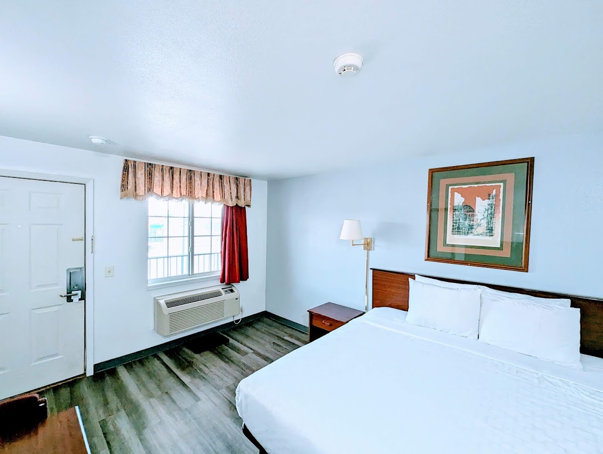 Rodeway Inn Goddard photo 3