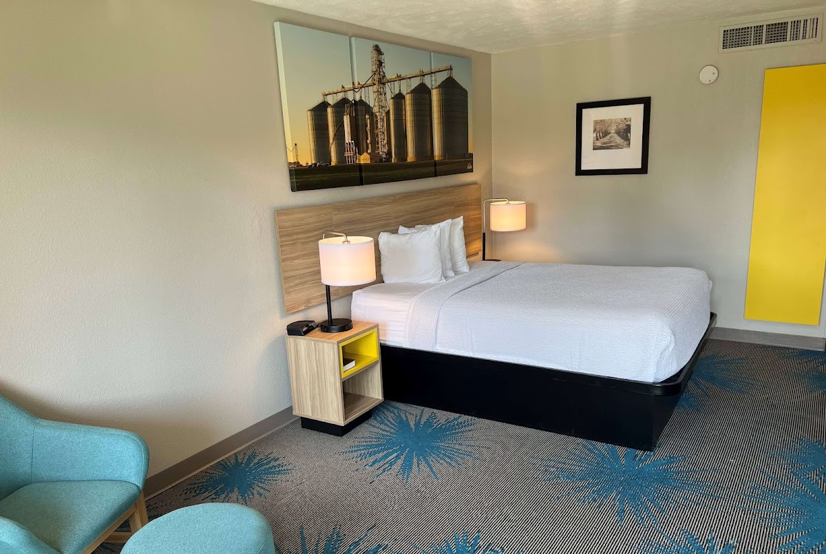 Days Inn by Wyndham Hays photo 2