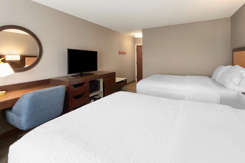Hampton Inn & Suites Scottsburg photo 2