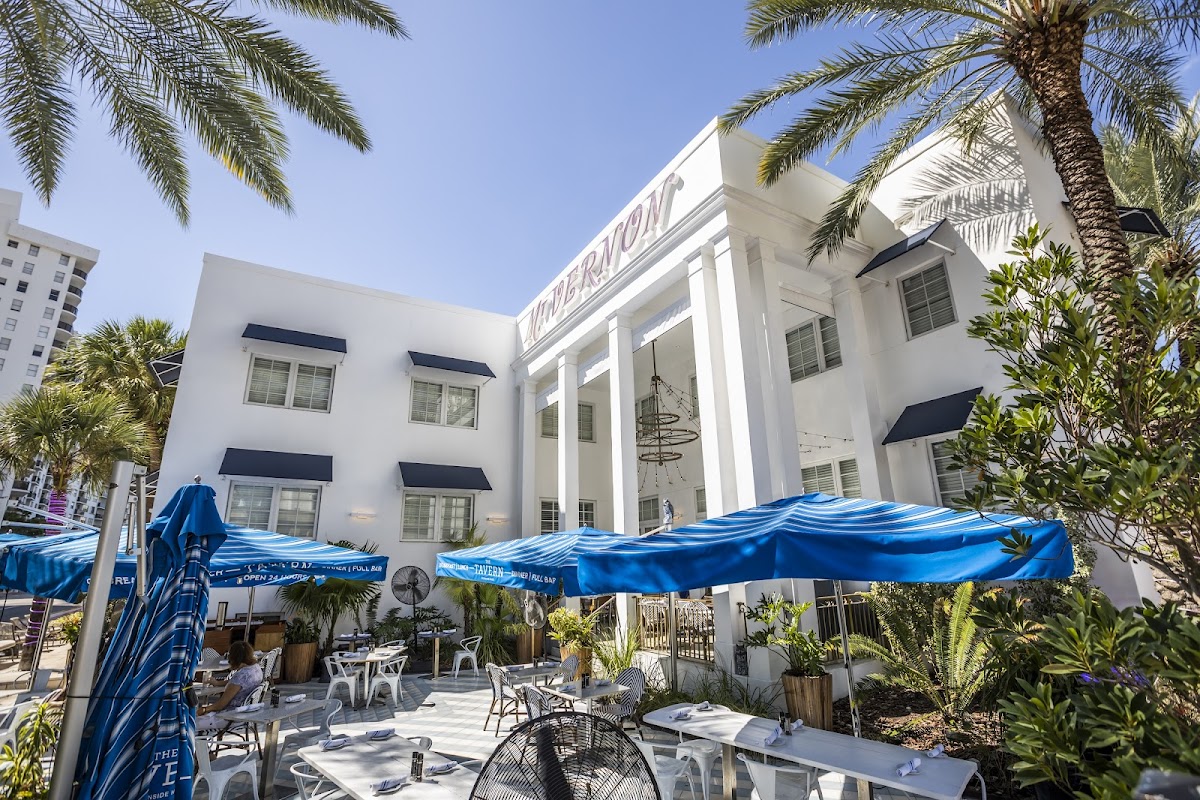 Oceanside Hotel + Suites