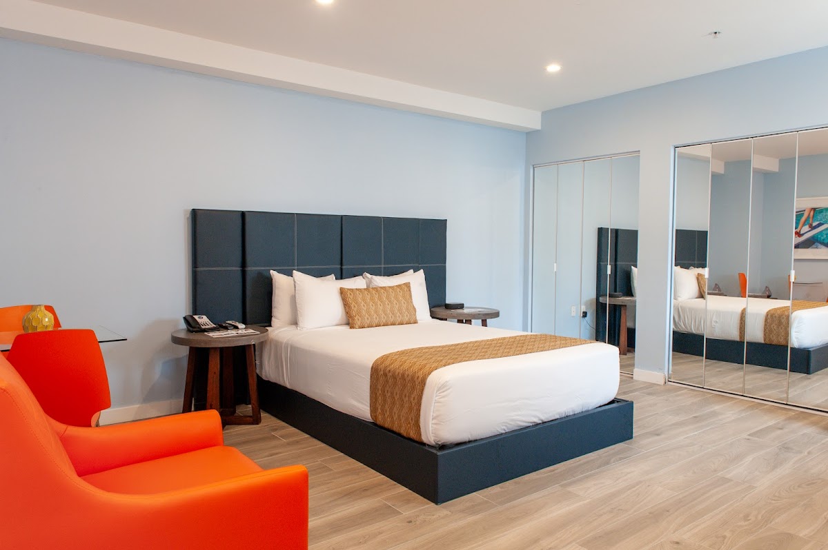 Oceanside Hotel + Suites photo 2