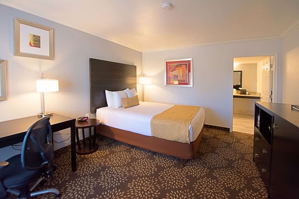 Best Western Yuma Mall Hotel & Suites photo 2