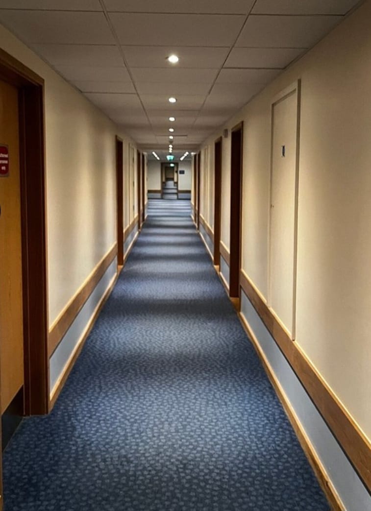 Travelodge Redhill Town Centre photo 2
