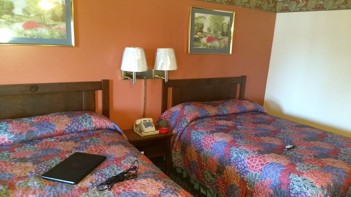 Circle S Motel photo 2