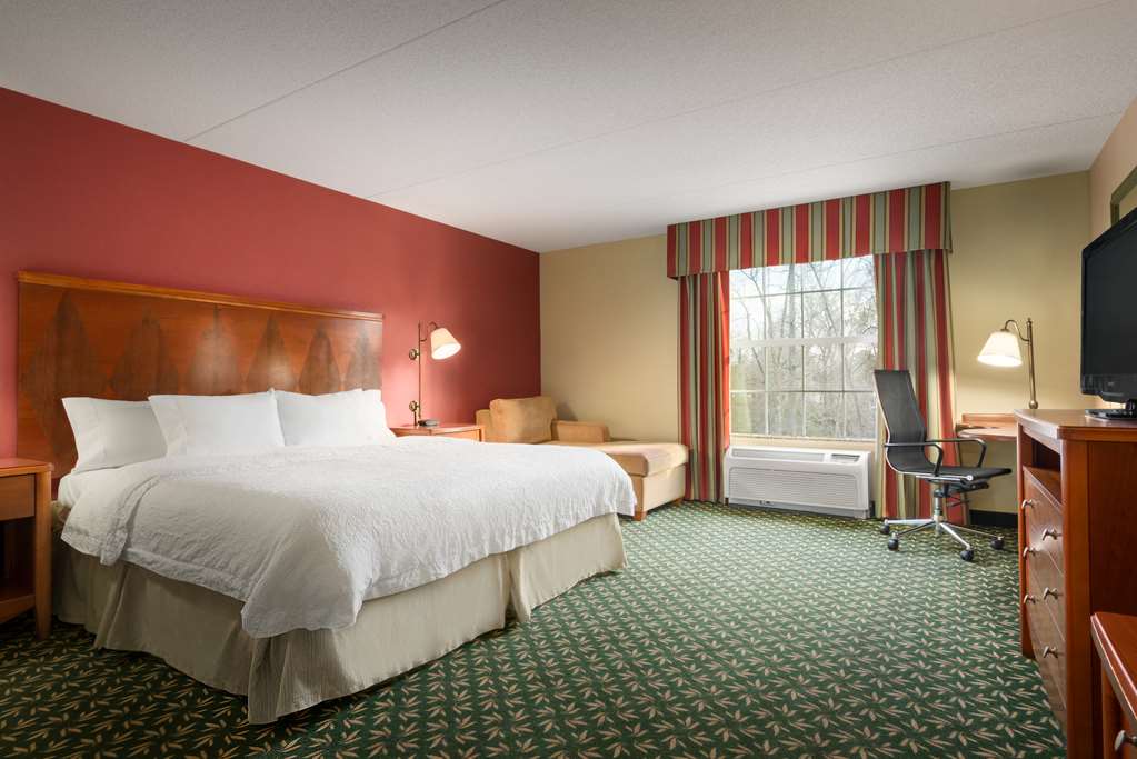 Hampton Inn & Suites Williamsburg-Central photo 2