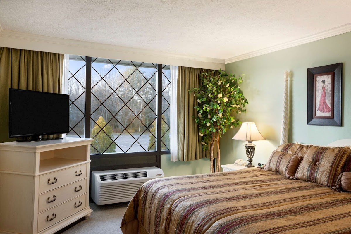 Ramada by Wyndham Lewiston Hotel & Conference Center photo 2