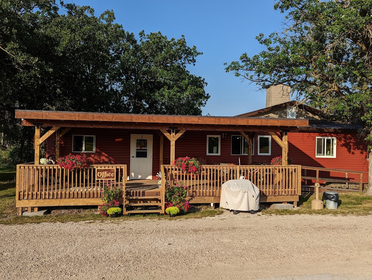Harvest Lodge on Waterhen River