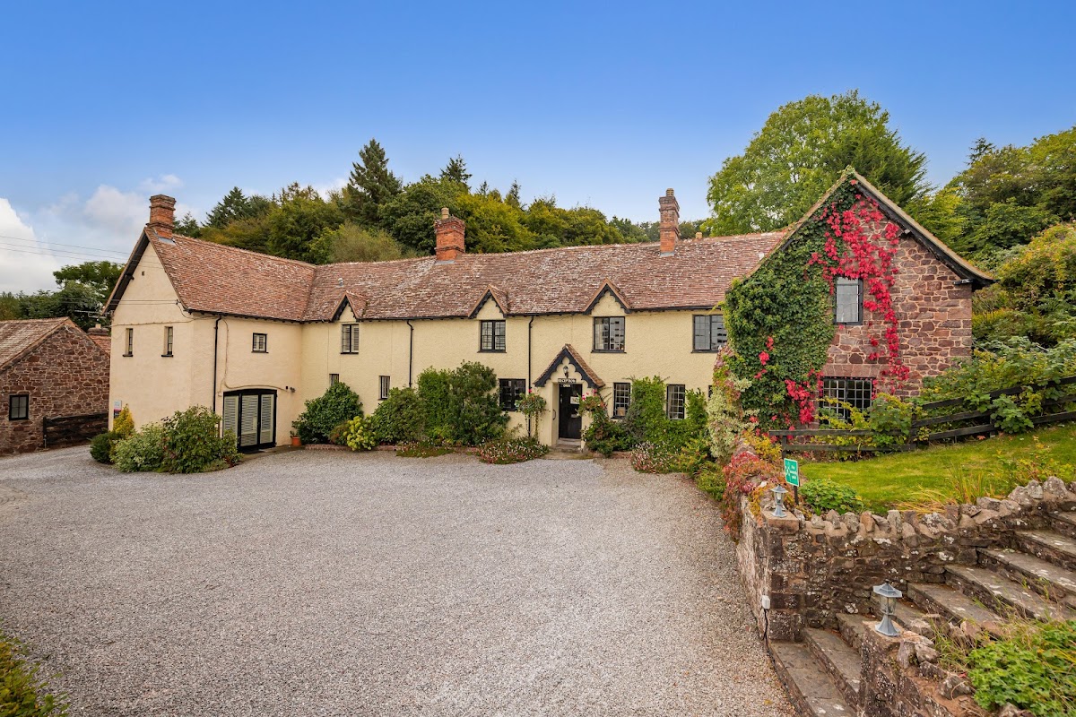 Castle of Comfort Hotel & Restaurant