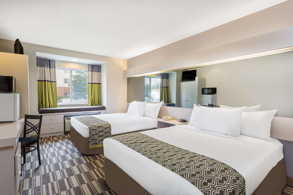 Microtel Inn & Suites by Wyndham Richmond Airport photo 2