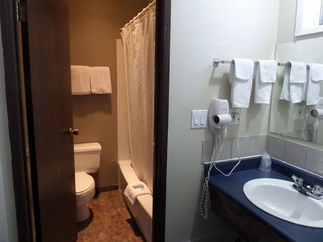 Ray Lyn Motel photo 3
