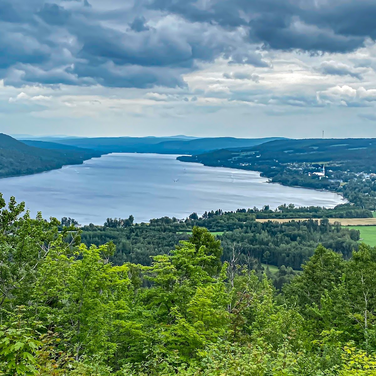 Pohenegamook Lake