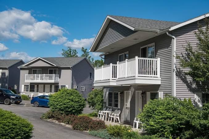 Adirondack Retreat Inn & Suites photo 3