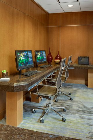 Courtyard by Marriott Boston Logan Airport photo 2