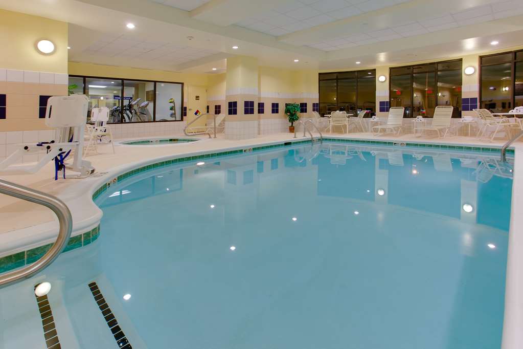 Hampton Inn & Suites Fredericksburg South photo 3