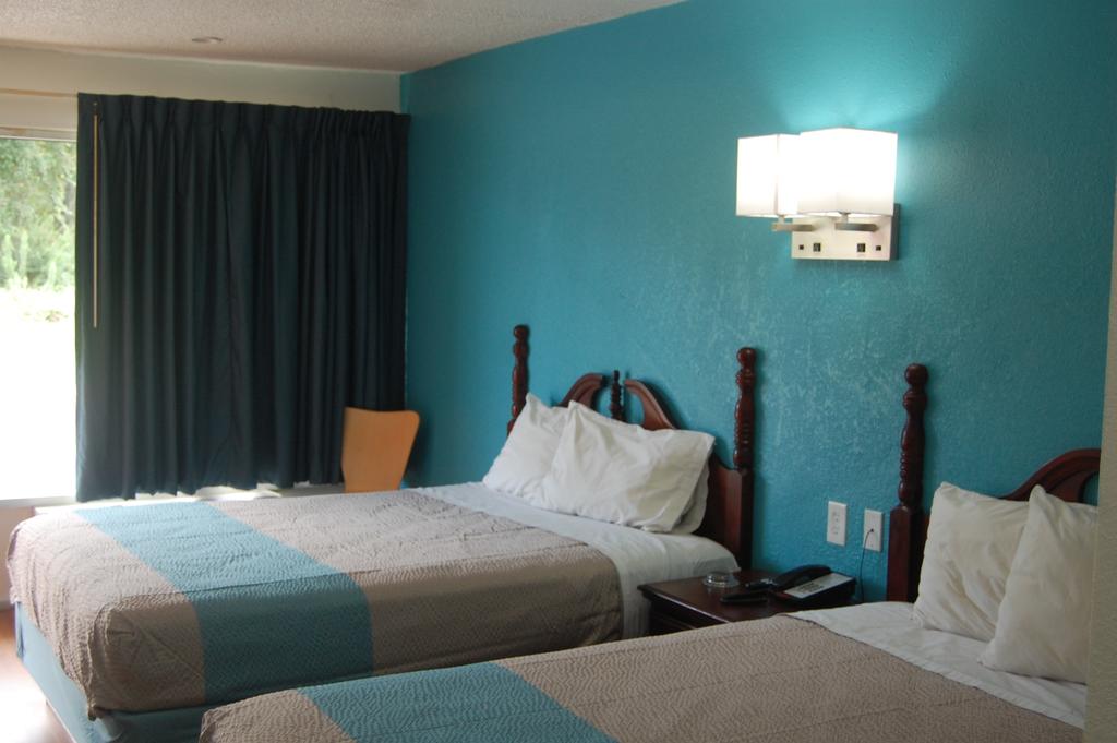 America's Comfort Lodge photo 2
