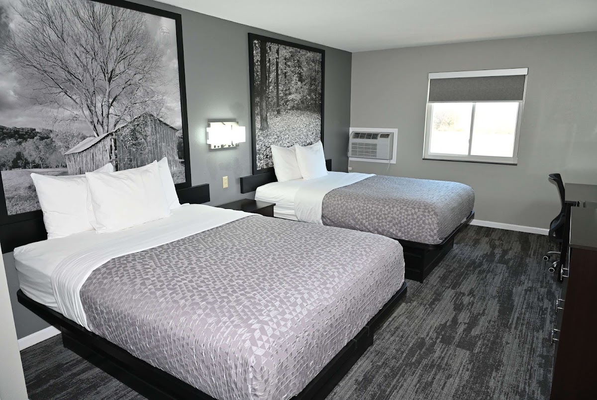 Super 8 by Wyndham Higginsville photo 2