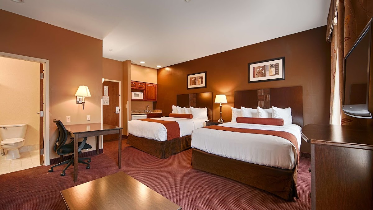 Best Western Plus Hannaford Inn & Suites photo 2