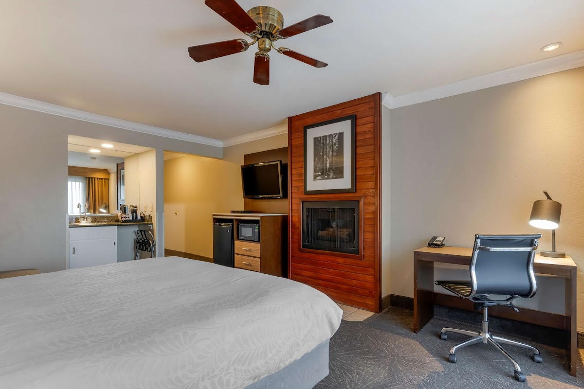 Best Western Plus Forest Park Inn photo 2