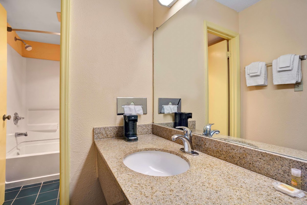Days Inn by Wyndham Elizabeth City photo 3