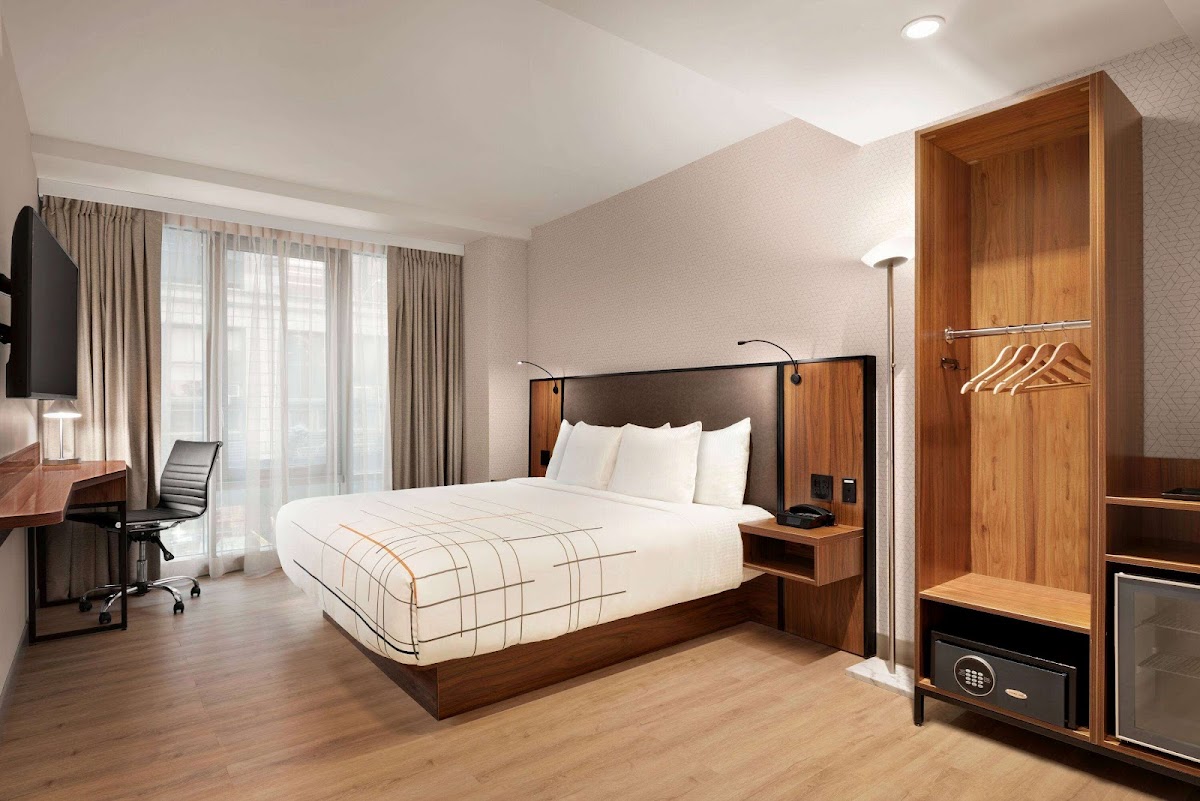 La Quinta Inn & Suites by Wyndham Times Square South
