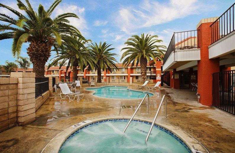 Days Inn by Wyndham Hemet photo 3