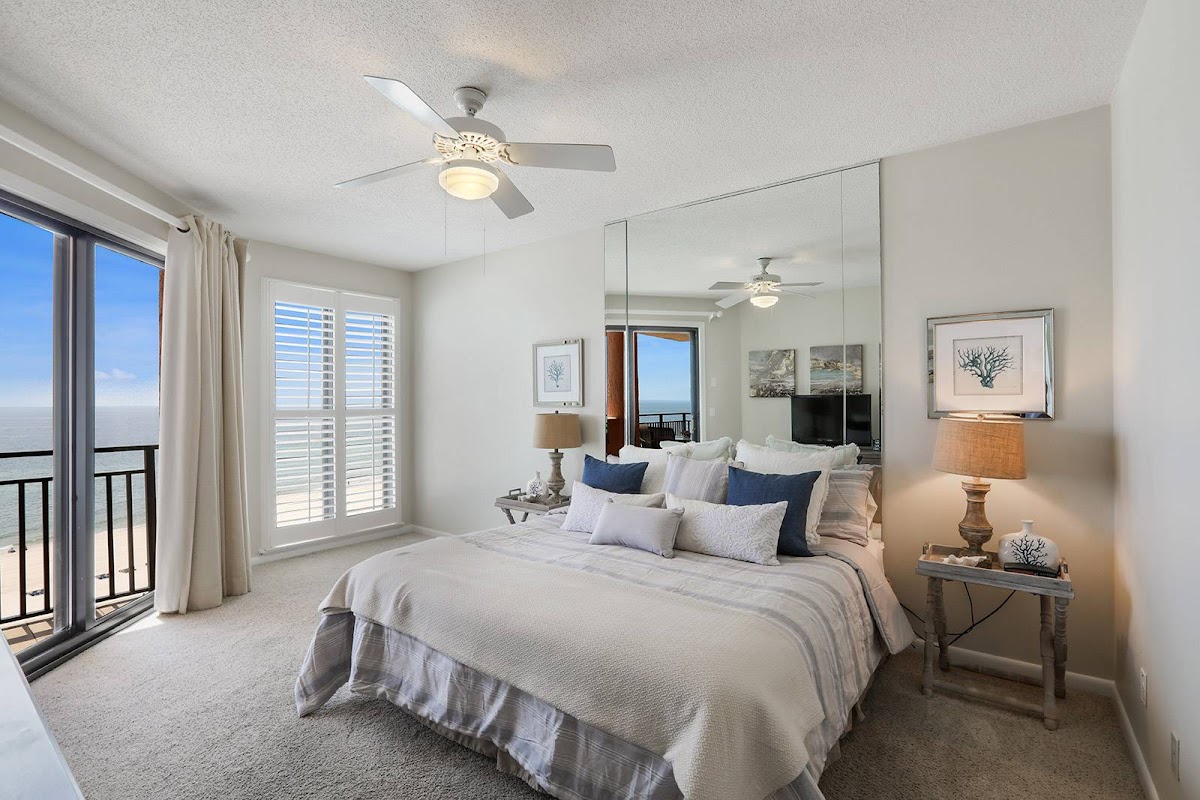 SeaChase Condominiums photo 2