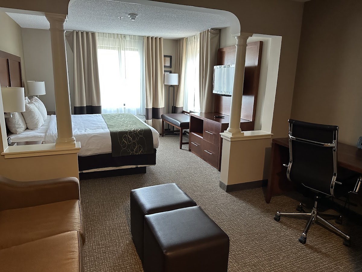 Comfort Suites West Warwick - Providence photo 2