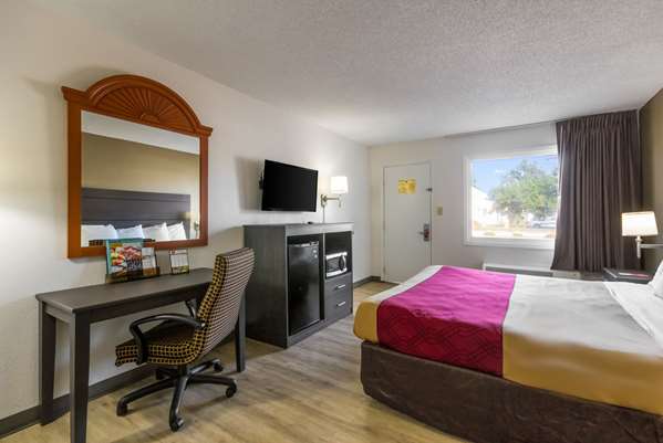 Econo Lodge Little Creek photo 2