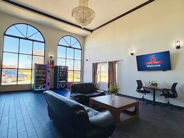 Studio 6 Suites Elkhart, IN photo 3