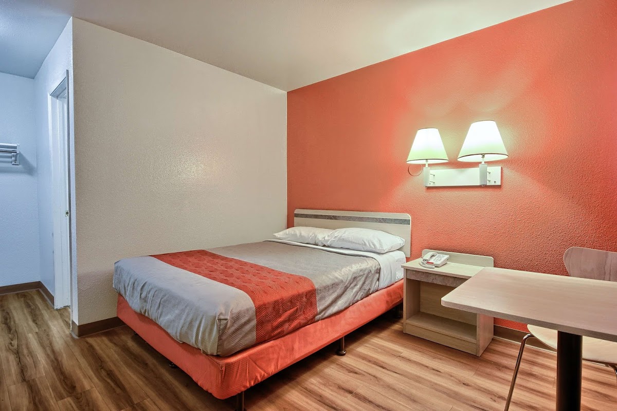 Motel 6 Tulare, CA photo 2