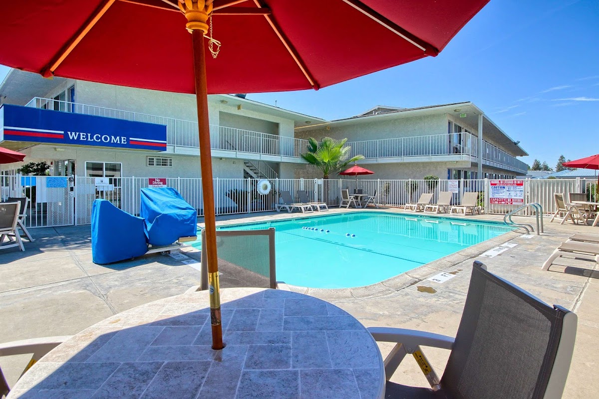 Motel 6 Tulare, CA photo 3