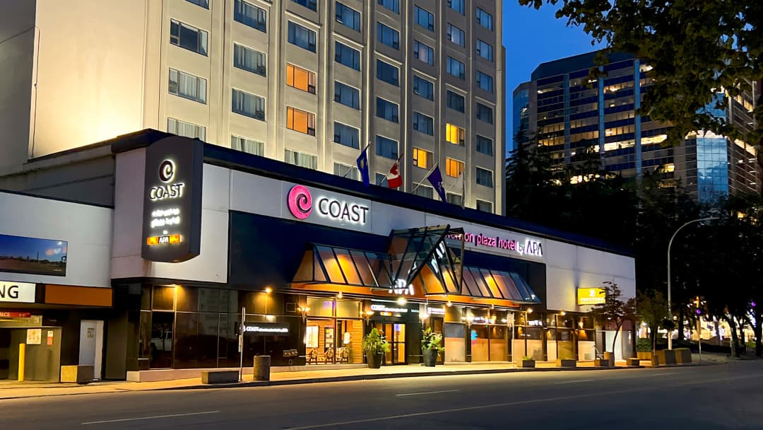 Coast Edmonton Plaza Hotel by APA photo 3